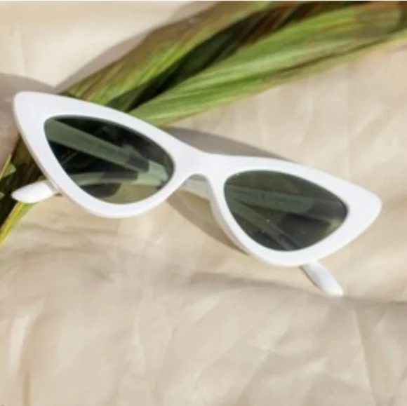 Cat Eye Sunglasses (W) - Picture 3 of 5